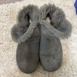 Short Bailey Button UGGs